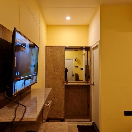 Hotel Aurelia Pearl Патна Екстериор снимка