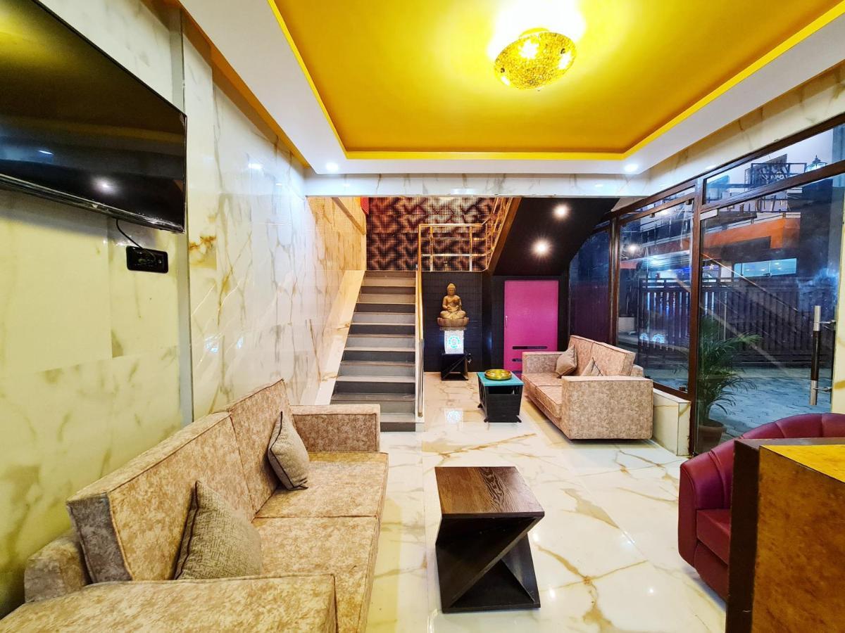 Hotel Aurelia Pearl Патна Екстериор снимка