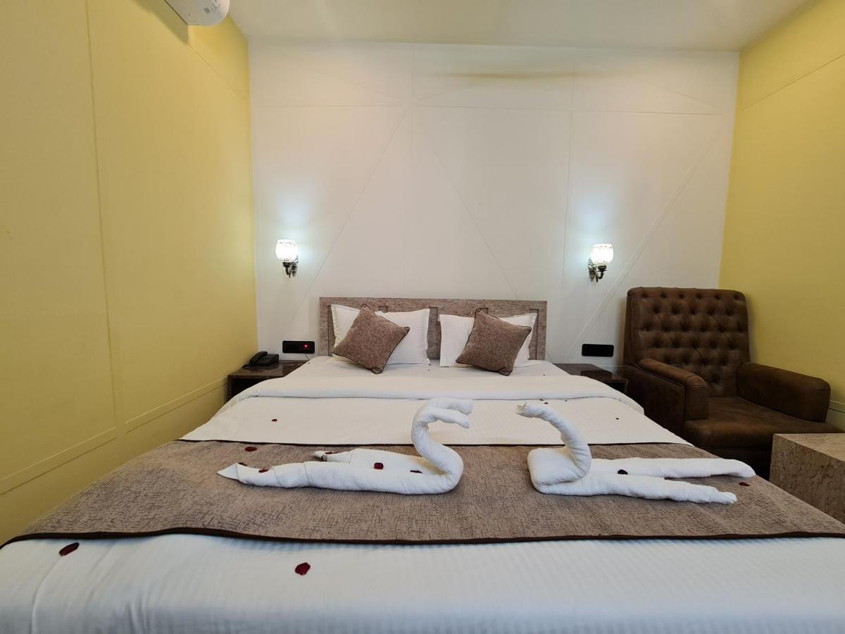 Hotel Aurelia Pearl Патна Екстериор снимка