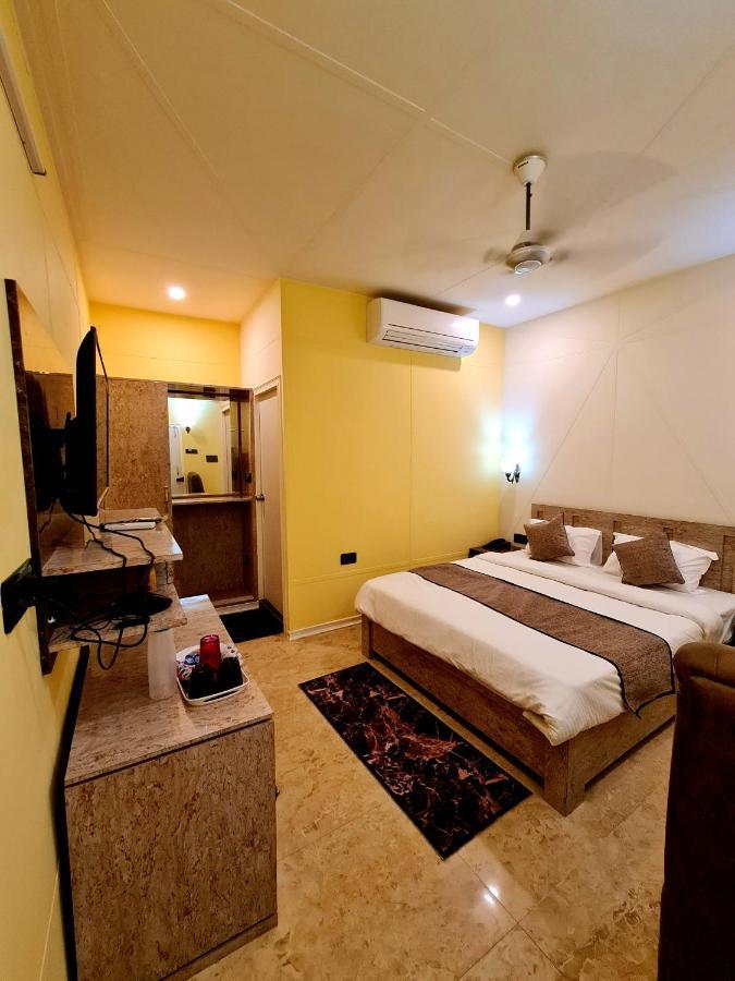 Hotel Aurelia Pearl Патна Екстериор снимка