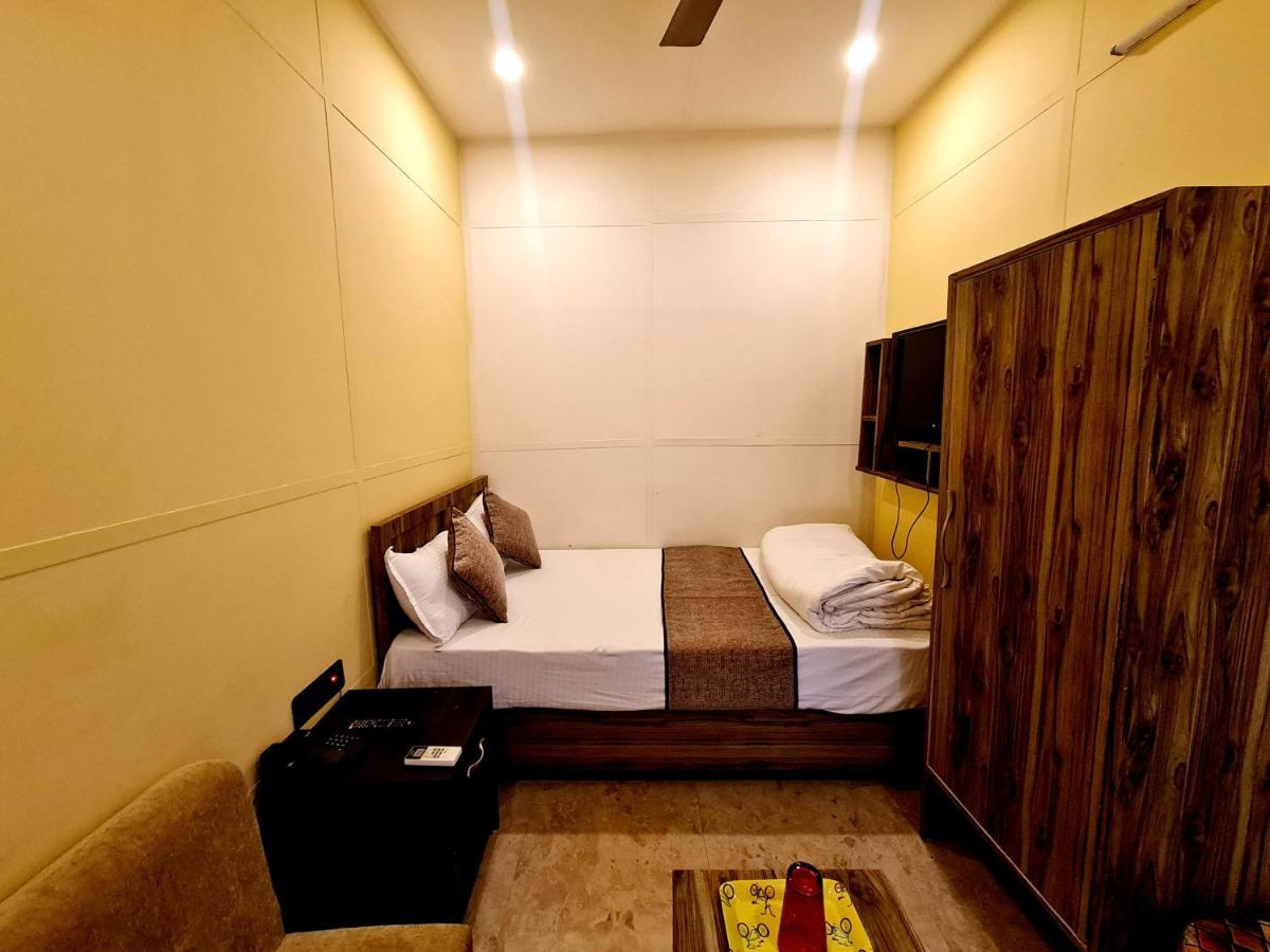 Hotel Aurelia Pearl Патна Екстериор снимка