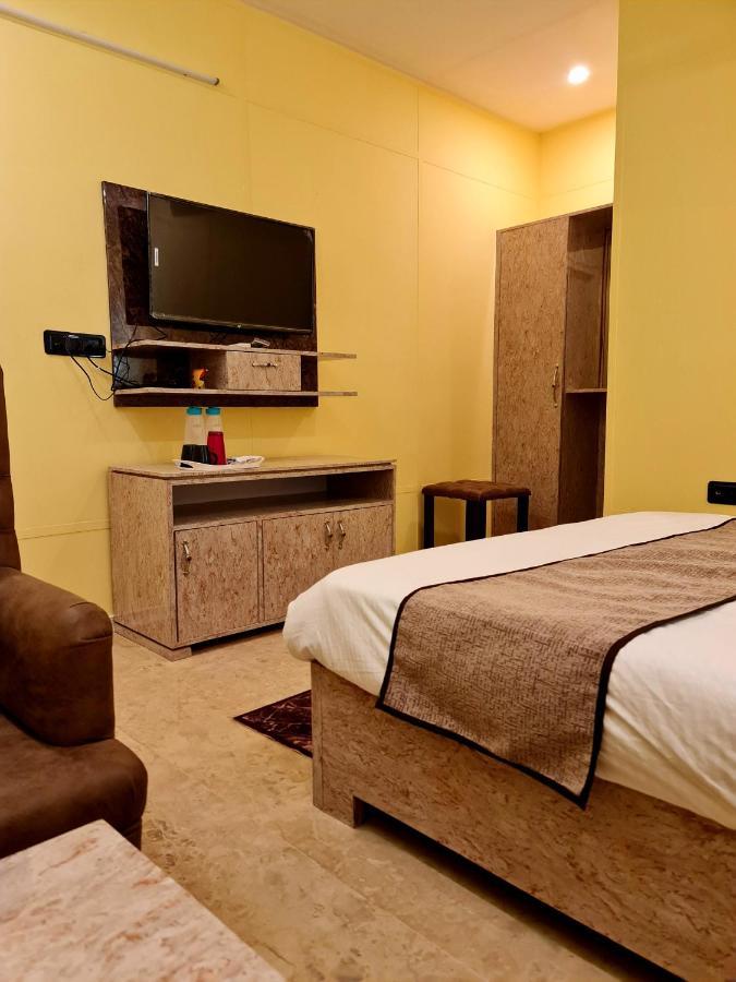 Hotel Aurelia Pearl Патна Екстериор снимка