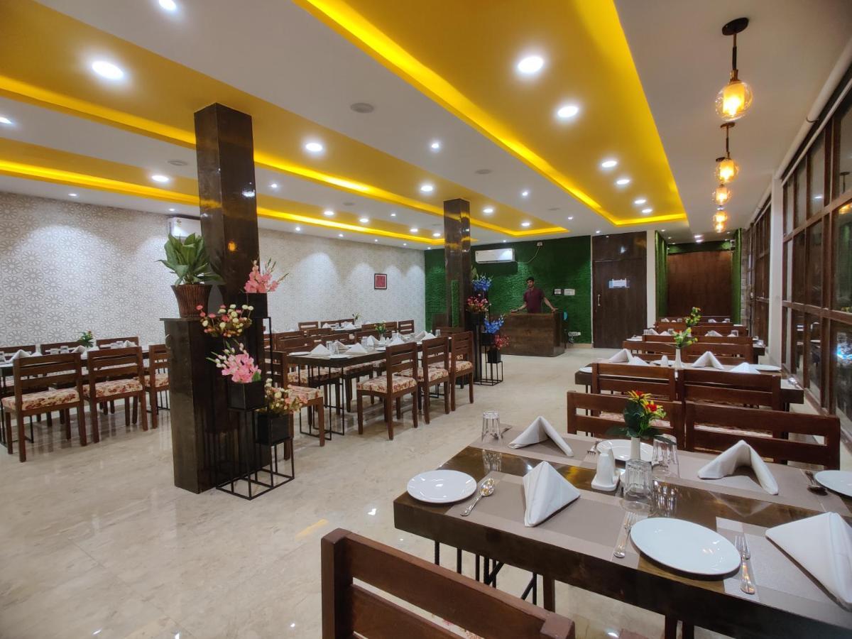 Hotel Aurelia Pearl Патна Екстериор снимка