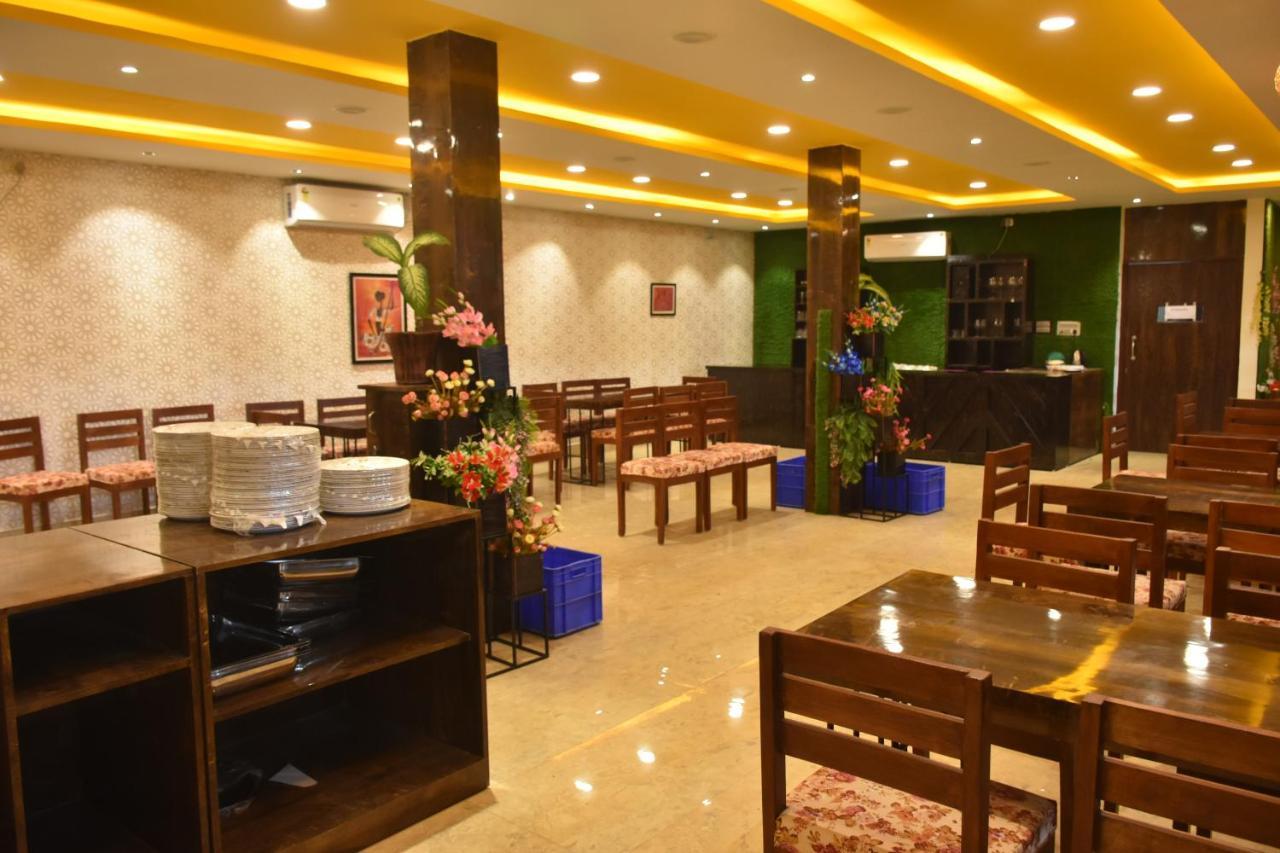 Hotel Aurelia Pearl Патна Екстериор снимка