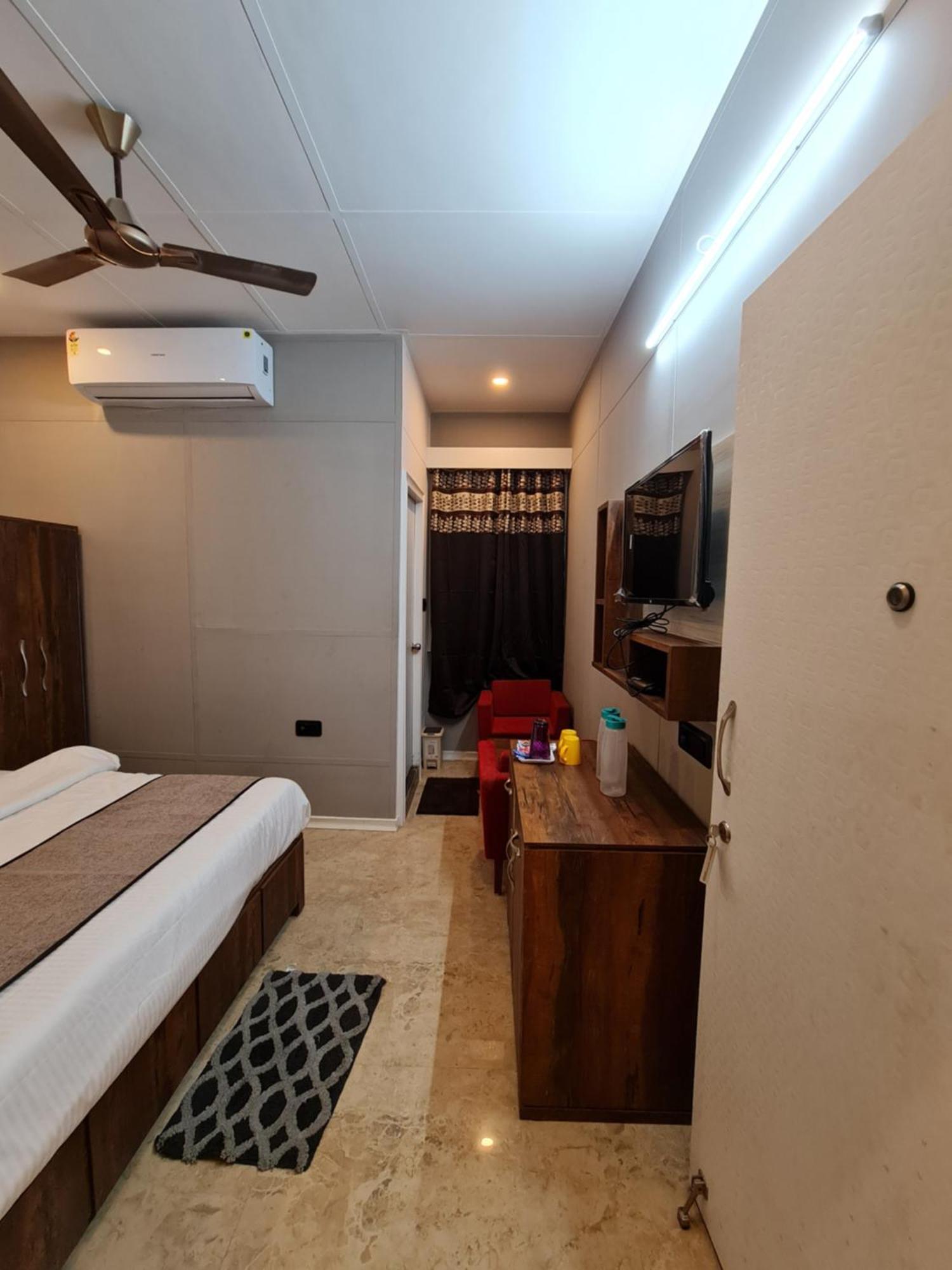 Hotel Aurelia Pearl Патна Екстериор снимка