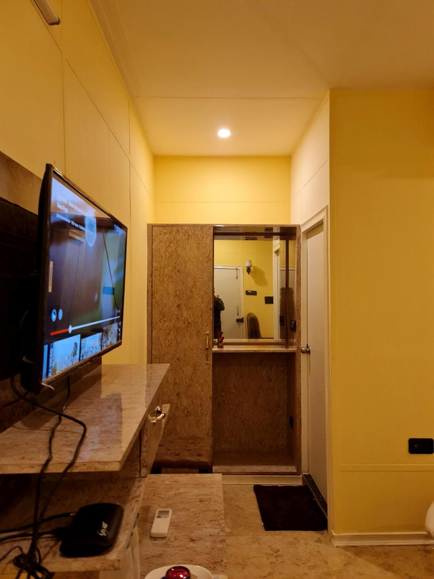 Hotel Aurelia Pearl Патна Екстериор снимка