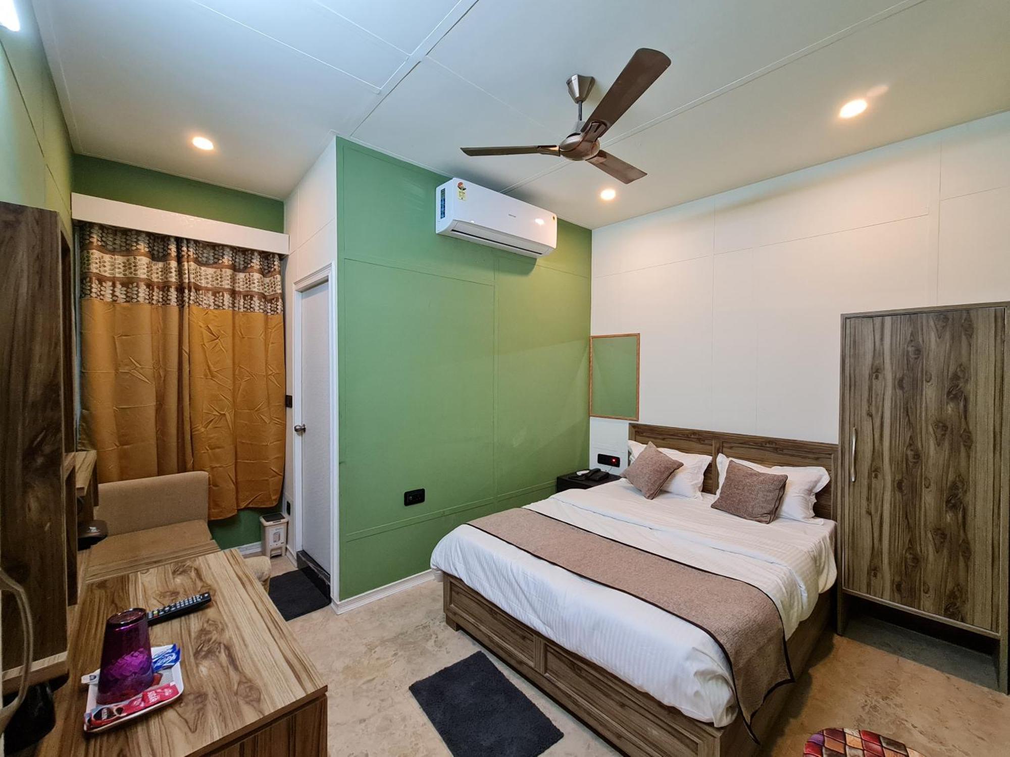 Hotel Aurelia Pearl Патна Екстериор снимка